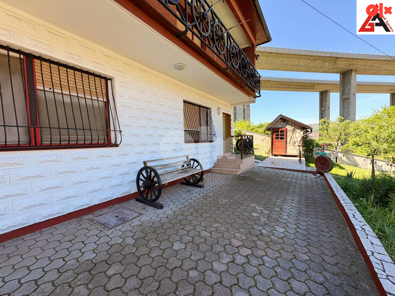 Kuća 204 m2 i 1661 m2 okućnice i 82 m2 posl. pr. -  Zenica 9