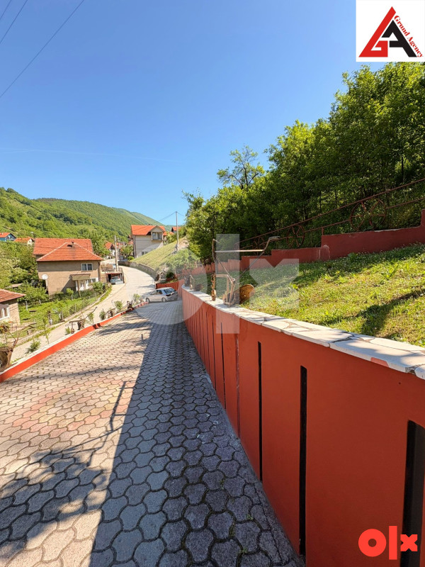 Kuća 204 m2 i 1661 m2 okućnice i 82 m2 posl. pr. -  Zenica 25