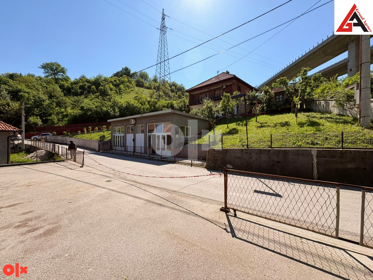 Kuća 204 m2 i 1661 m2 okućnice i 82 m2 posl. pr. -  Zenica 2