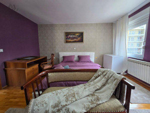 CENTAR; stan od 110m2 sa parkingom