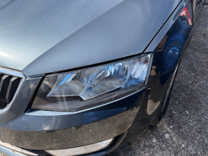 lijevi far skoda octavia A7
