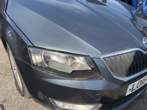 desni far skoda octavia A7