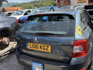 zadnja hauba skoda octavia A7