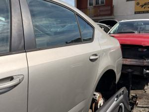 zadnja lijeva vrata skoda octavia A7 limuzina