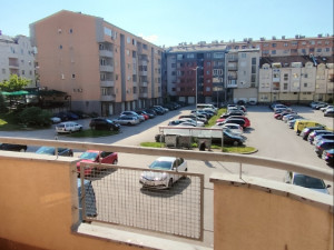 Stan 50.5m2 , Spasovdanska, 1 sprat , 2 balkona prodaja izdavanje