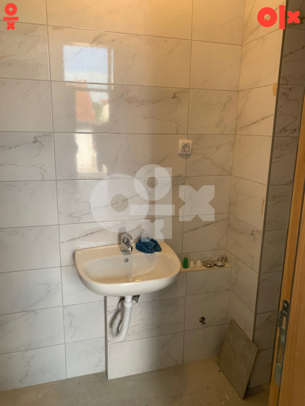 Poslovni prostor 24m2 i garaža - početak Lauša 3