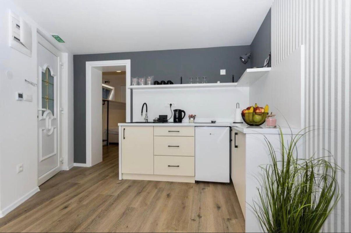 NN Nekretnine : Kuća sa apartmanima - Podhrastovi - Centar 6
