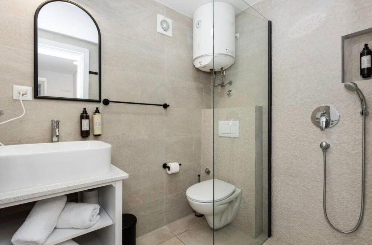 NN Nekretnine : Kuća sa apartmanima - Podhrastovi - Centar 7