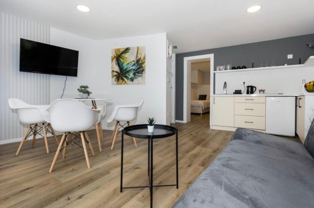 NN Nekretnine : Kuća sa apartmanima - Podhrastovi - Centar 19