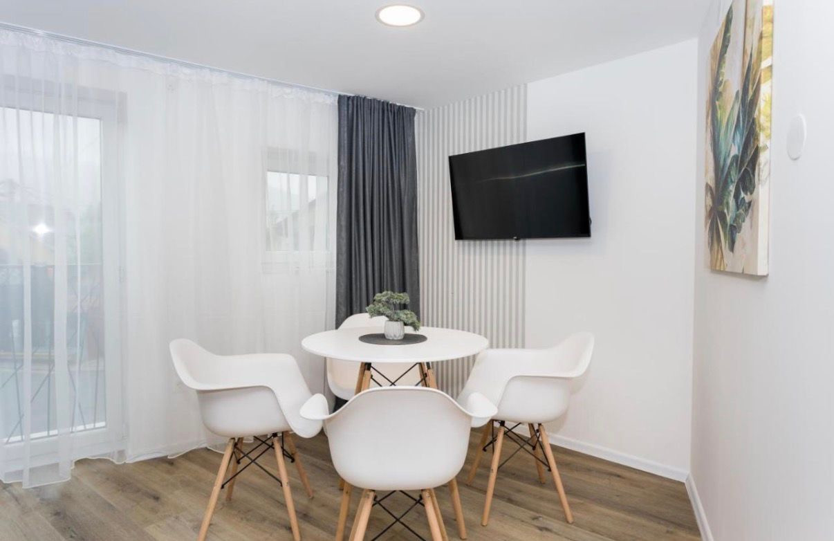 NN Nekretnine : Kuća sa apartmanima - Podhrastovi - Centar 21