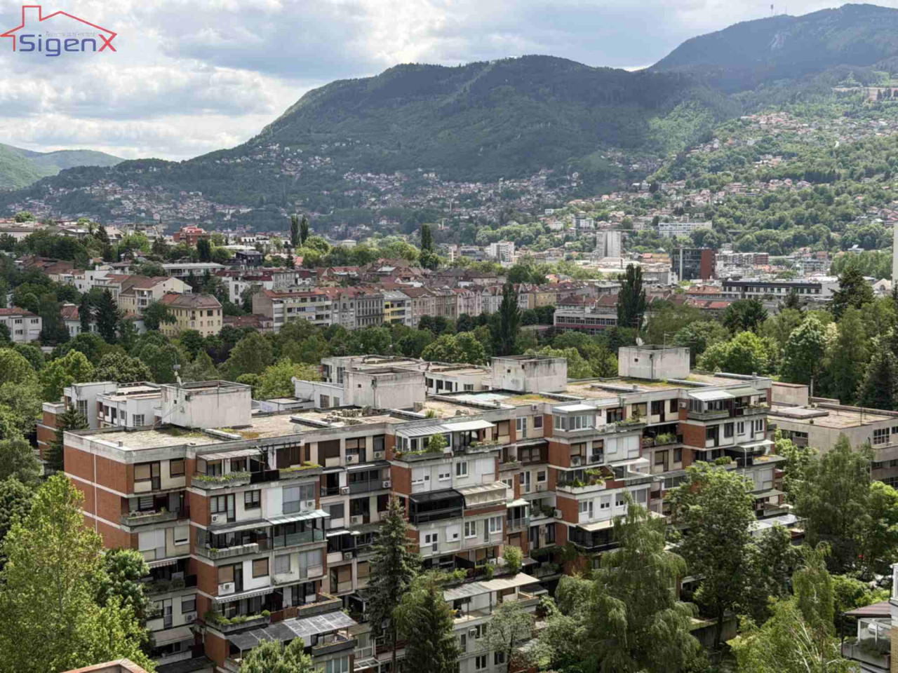 Stan Sarajevo/ Ciglane/ Četverosoban/ 1.sprat/ 88m2/ Garaža