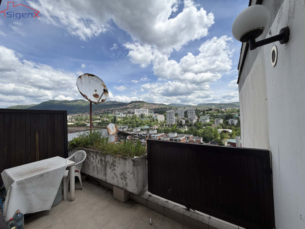 Stan Sarajevo/ Ciglane/ Četverosoban/ 1.sprat/ 88m2/ Garaža 9