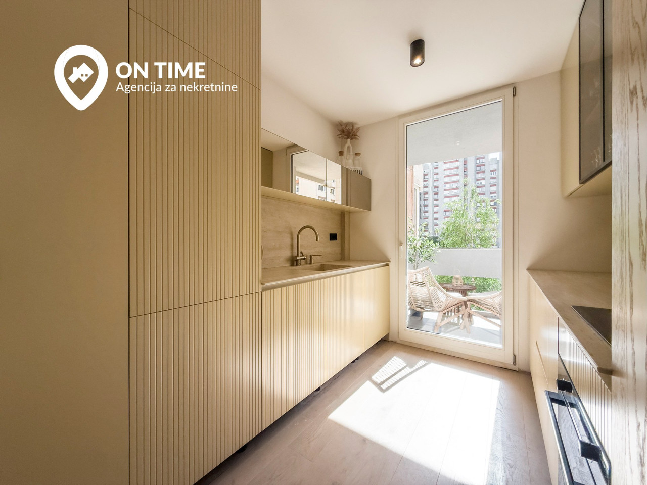 ON TIME prodaje: Luksuzan trosoban Stan Sarajevo, Alipašino 10