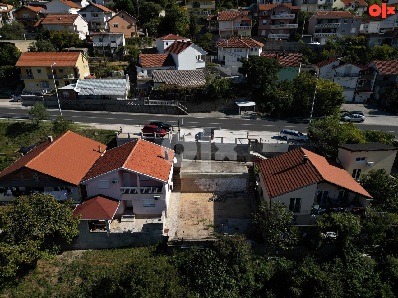 Uknjižena devastirana kuća sa predivnim pogledom na grad 3