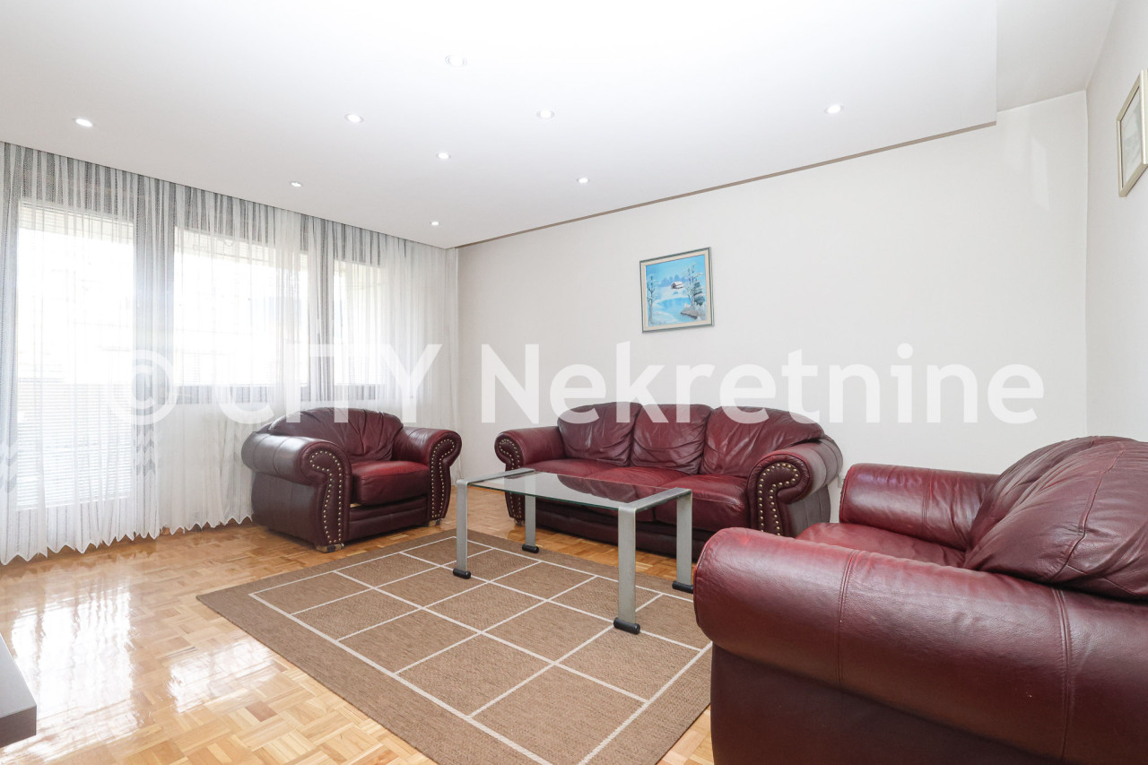 Trosoban namješten stan - Centar - Breka - 90 m2