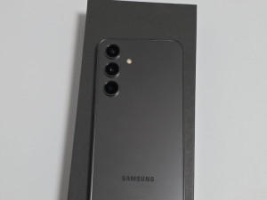 Galaxy S24 5G 8/128GB Bez tragova koristenja garancija radnje