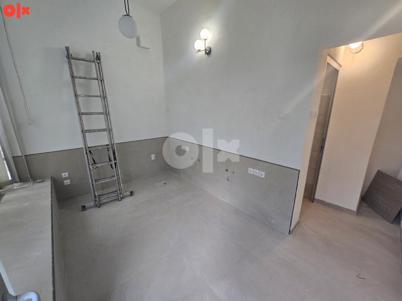 ZAKUP Poslovni prostor 16m2 sa garažnim mjestom - CENTAR BULEVAR 6