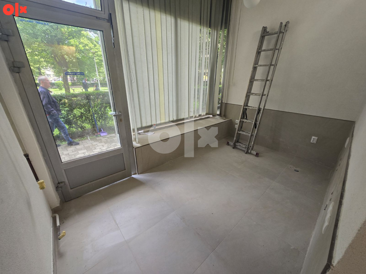 ZAKUP Poslovni prostor 16m2 sa garažnim mjestom - CENTAR BULEVAR 4