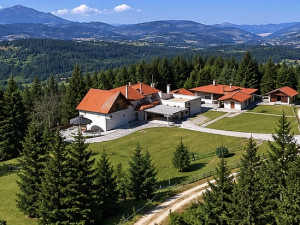 Vila sa ogromnim imanjem i prelijepim pogledom
