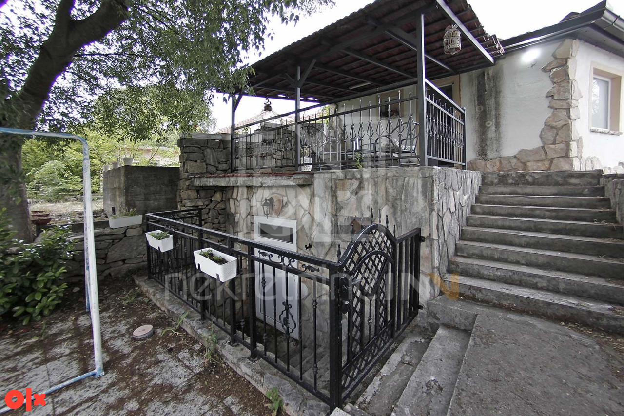 Prodaje se kuća i zemljište u Ljubuškom 16