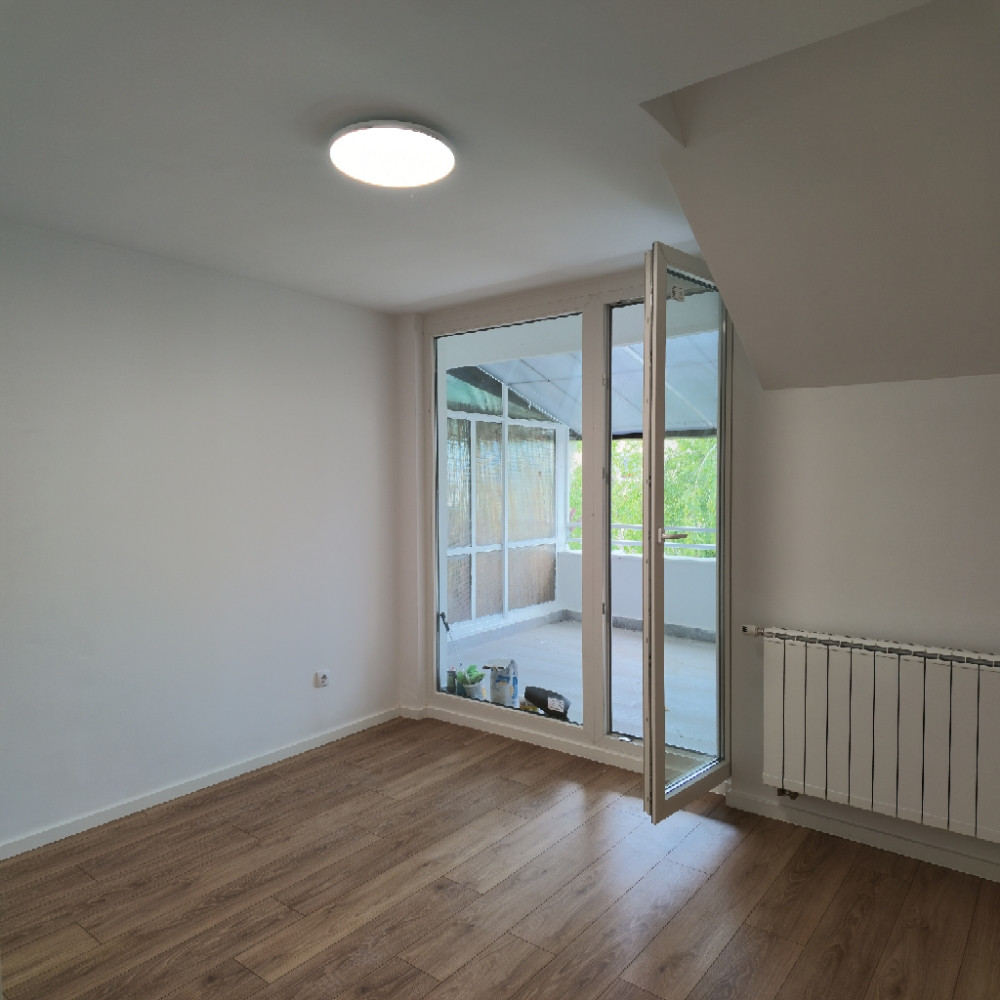 Renoviran trosoban stan Dobrinja - Novi Grad