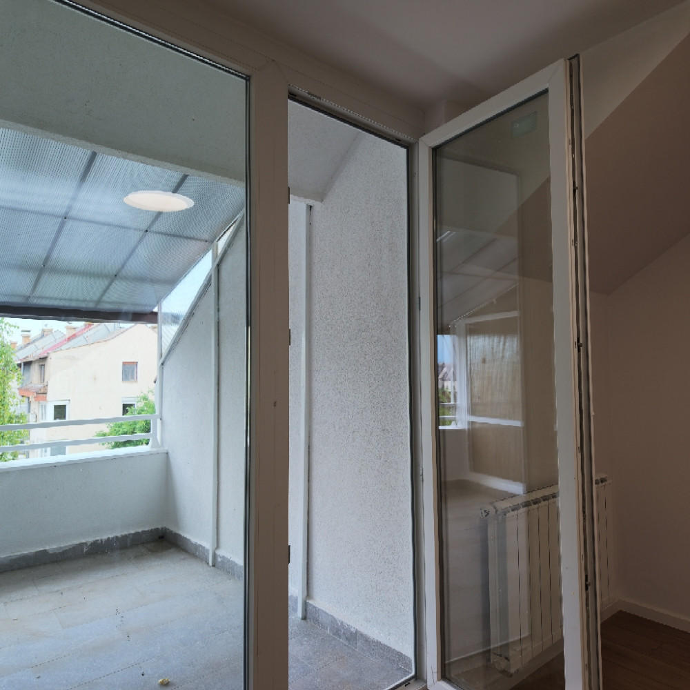 Renoviran trosoban stan Dobrinja - Novi Grad 5