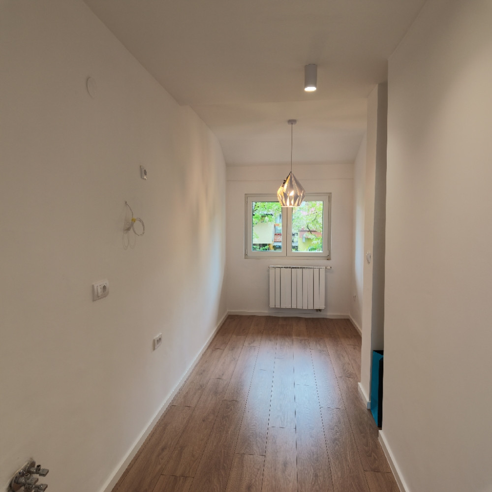 Renoviran trosoban stan Dobrinja - Novi Grad 8