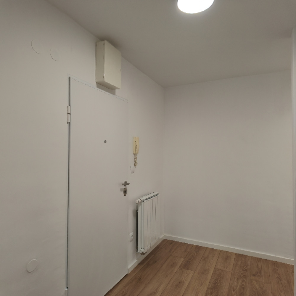 Renoviran trosoban stan Dobrinja - Novi Grad 11