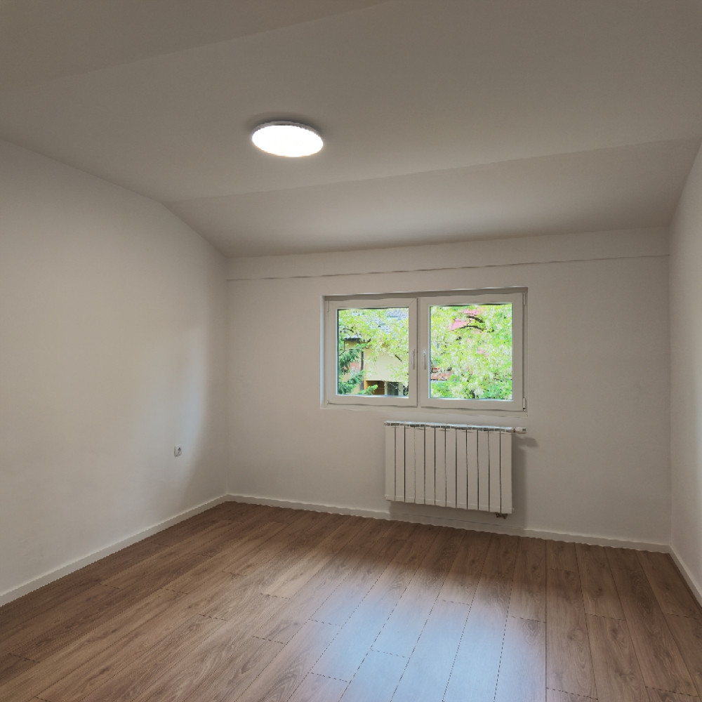 Renoviran trosoban stan Dobrinja - Novi Grad 14
