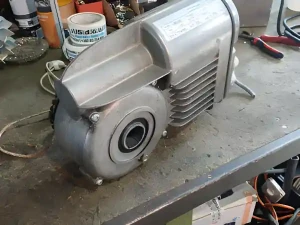ELEKTRO MOTOR ZA SEGMENTNA VRATA
