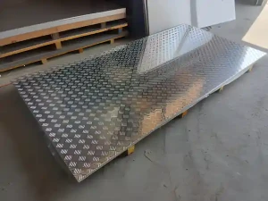 ALUMINIJSKI REBRASTI LIM