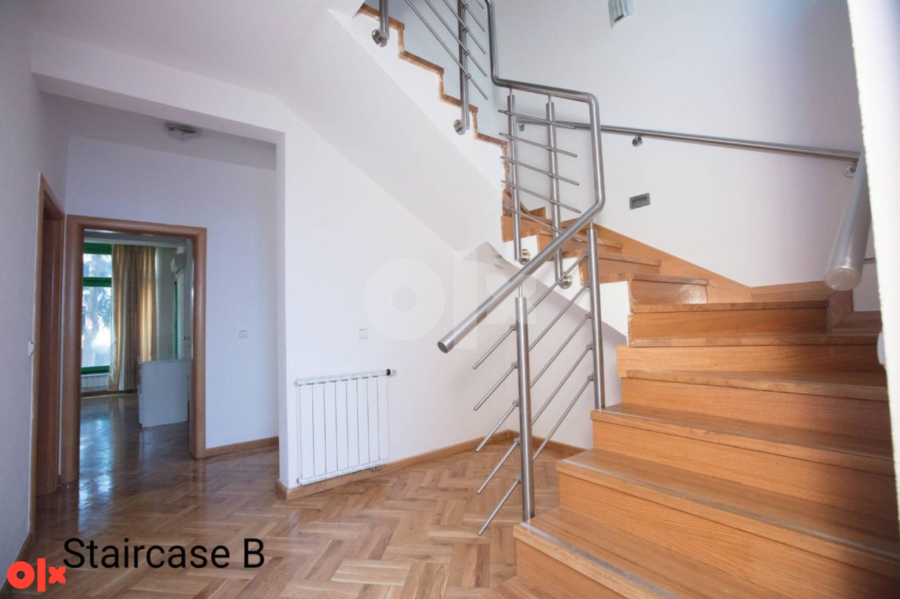 Grbavica - Vila Apartman CCA 202 m2 18