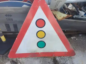 SAOBRACAJNI ZNAK