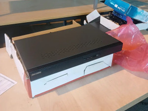 MREZNI SNIMAC HIKVISION DS-7208HFI-SH/A