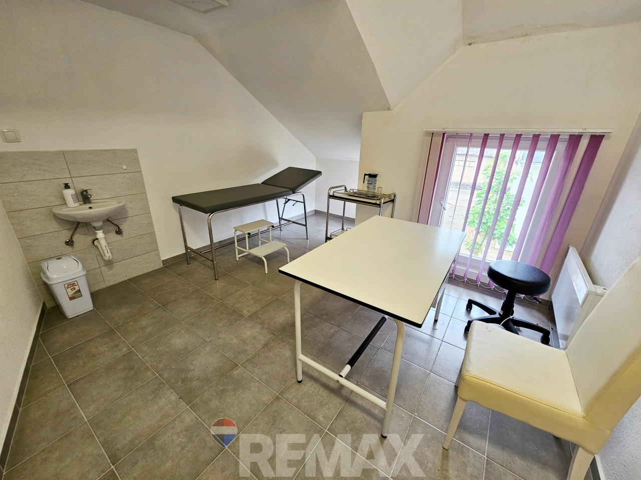 Poslovni prostor 70 m2 za najam, Nova Topola 5