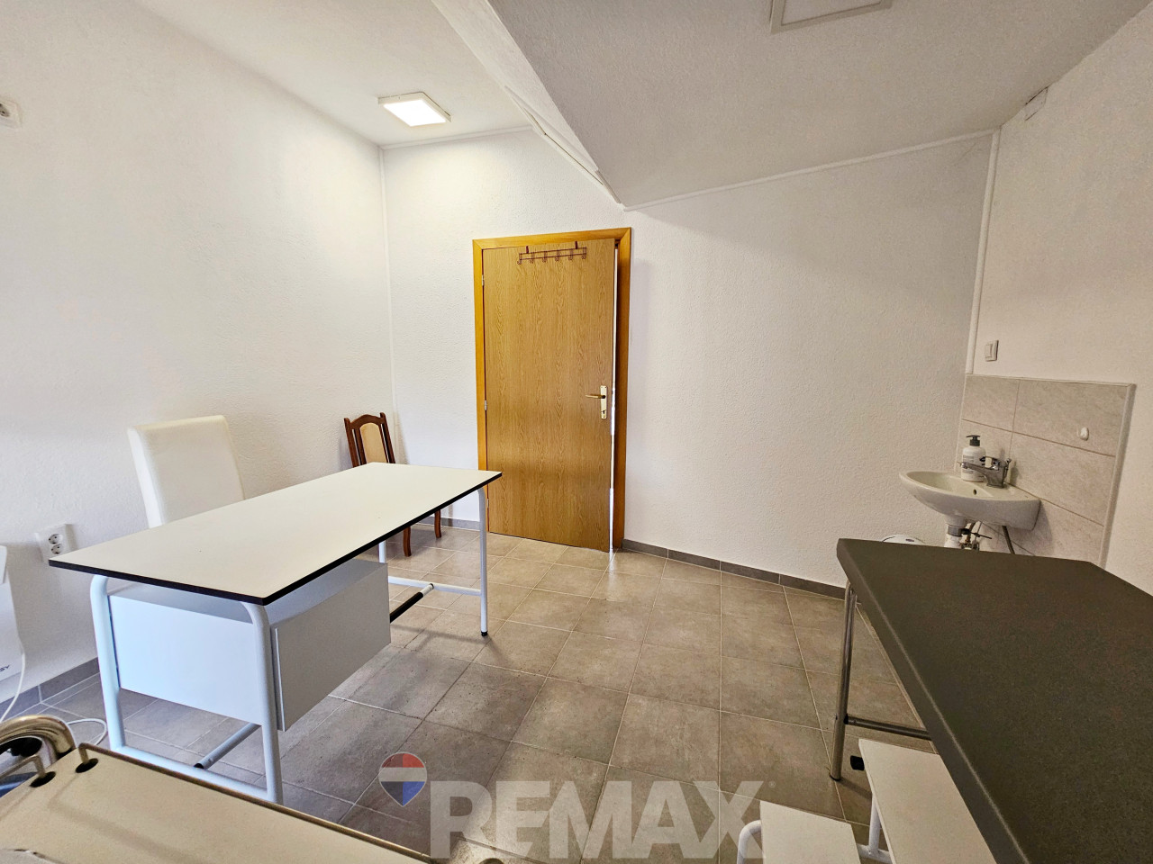 Poslovni prostor 70 m2 za najam, Nova Topola 7
