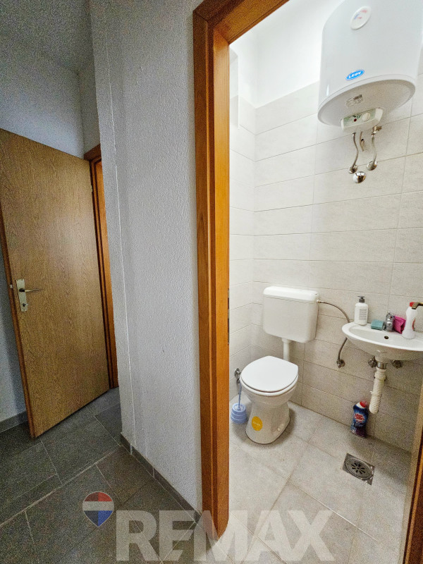 Poslovni prostor 70 m2 za najam, Nova Topola 10