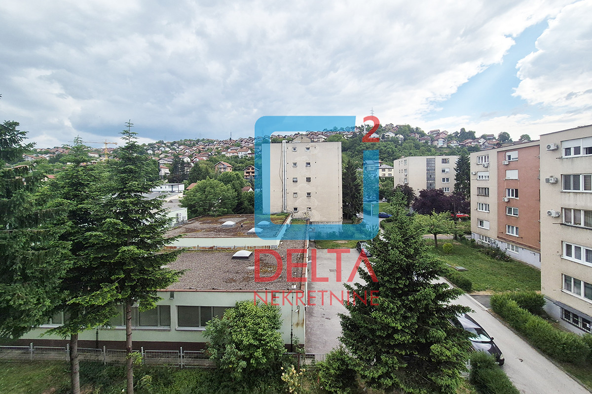 Trosoban stan / 3. sprat / 53m2 / Švrakino Selo 14