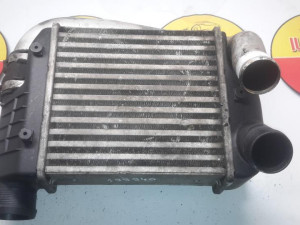 4F0145805E 038906051B HLADNJAK INTERKULERA N AUDI A6 4