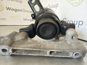 Nosac motora Toyota RAV4 2008 (fotografija 2)