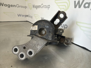 Nosac motora Toyota RAV4 2008 (fotografija 5)