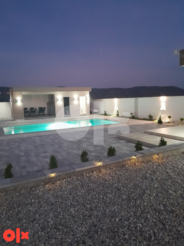 Kuća apartman za odmor sa bazenom. 2