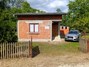 Vikendica i zemljište, Srbac