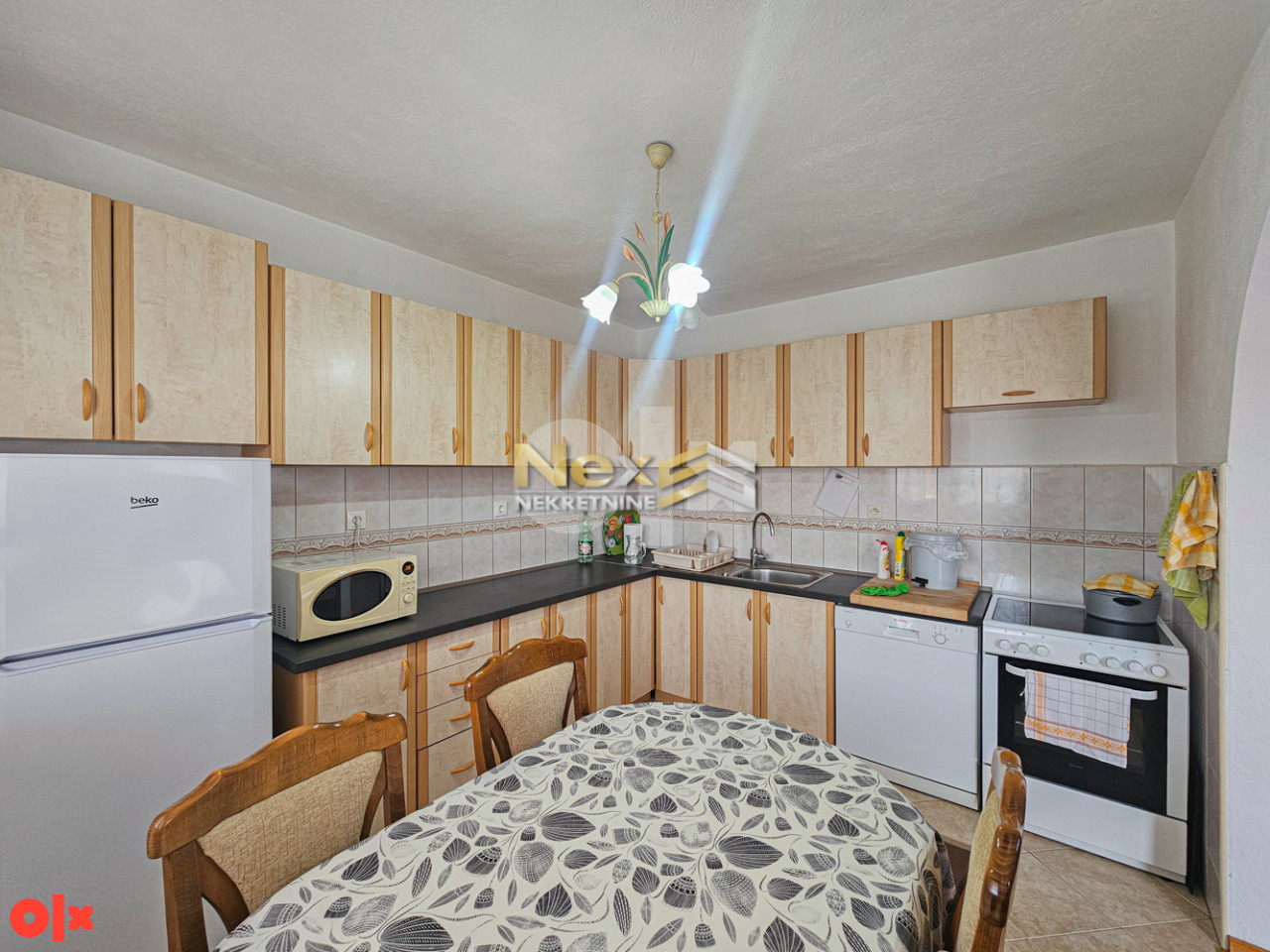Kuća sa dvorištem Kasindolska/Ilidža 294 m2 16