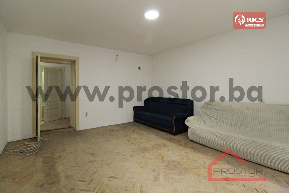 PROSTOR prodaje: Troiposoban stan, Centar 3