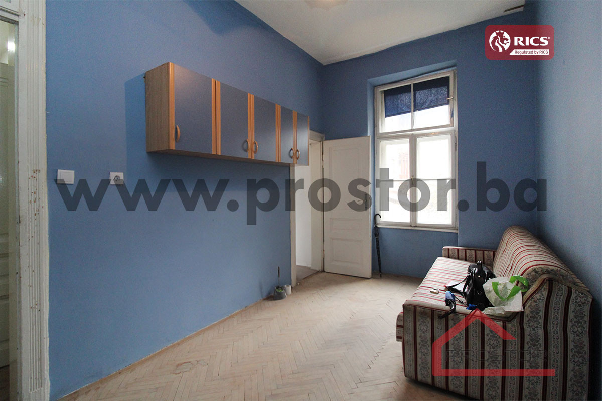 PROSTOR prodaje: Troiposoban stan, Centar 8