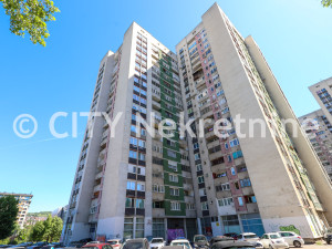 Trosoban stan sa balkonom - Novi grad - Otoka - 71 m2