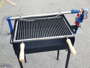 Roštilj na ugalj sa pilećim ražnjem 50x35 inox rešetka