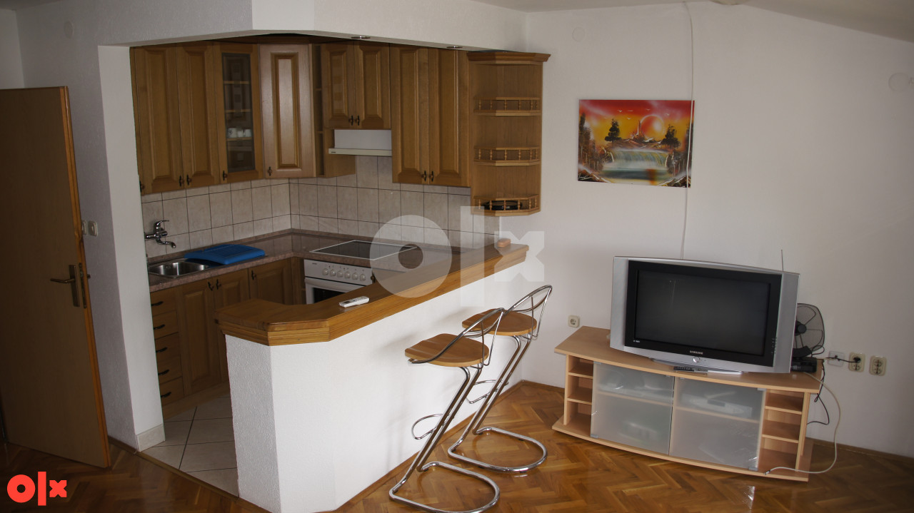 Kuca kod IUS-a, idealna za dvije porodice (144 m2) + podrum 48m2 2