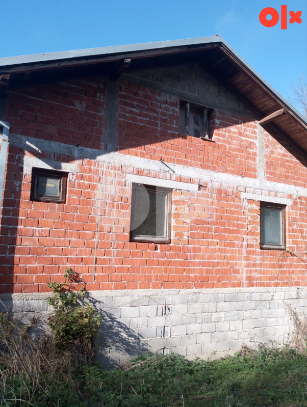 Imanje 50 duluma obradive zemlje sa kućom